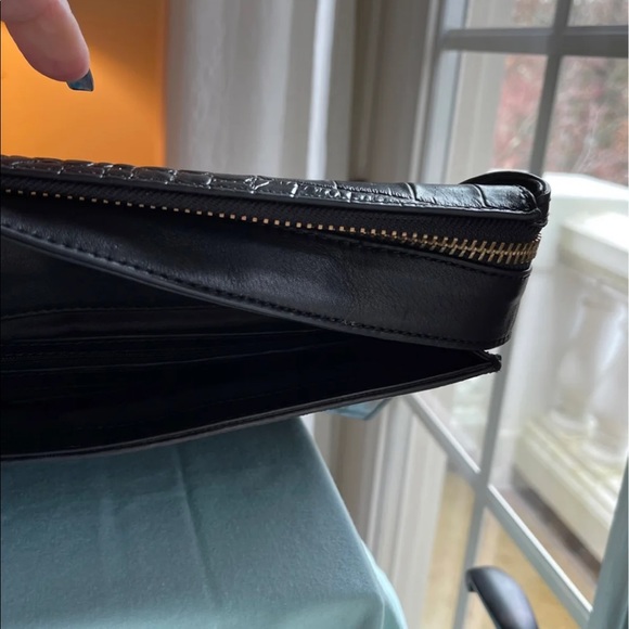 Issac Misrahi leather clutch with zipper embellishment - Picture 4 of 8